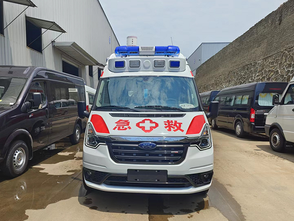 福特V348长轴高顶监护型救护车